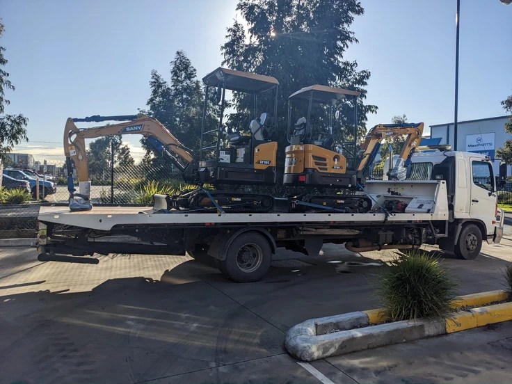 Heavy machinery bobcat towing